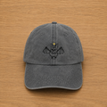 Gorra color gris claro con murciélago bordado a mano