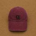 Casquette bordeaux avec léopard brodé à la main