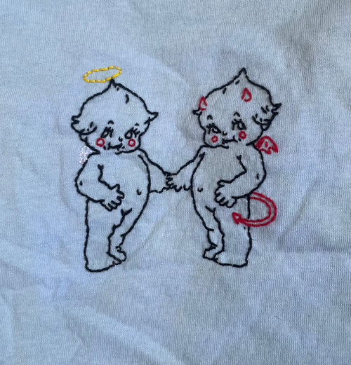 Camiseta con ángel y demonio