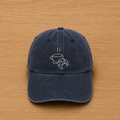 Gorra color azul oscuro con café y croissant bordado a mano
