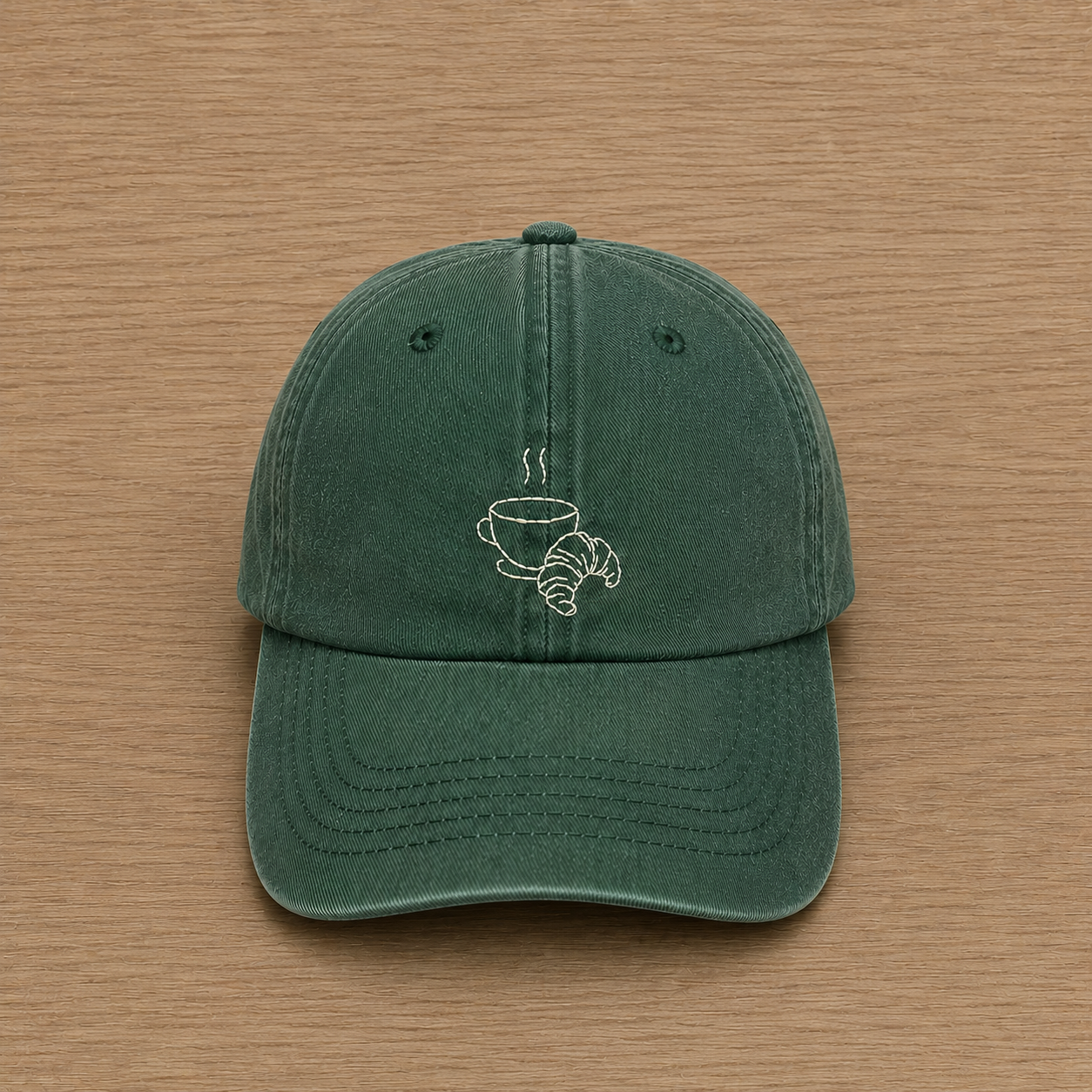 Casquette vert forêt avec café et croissant brodés à la main