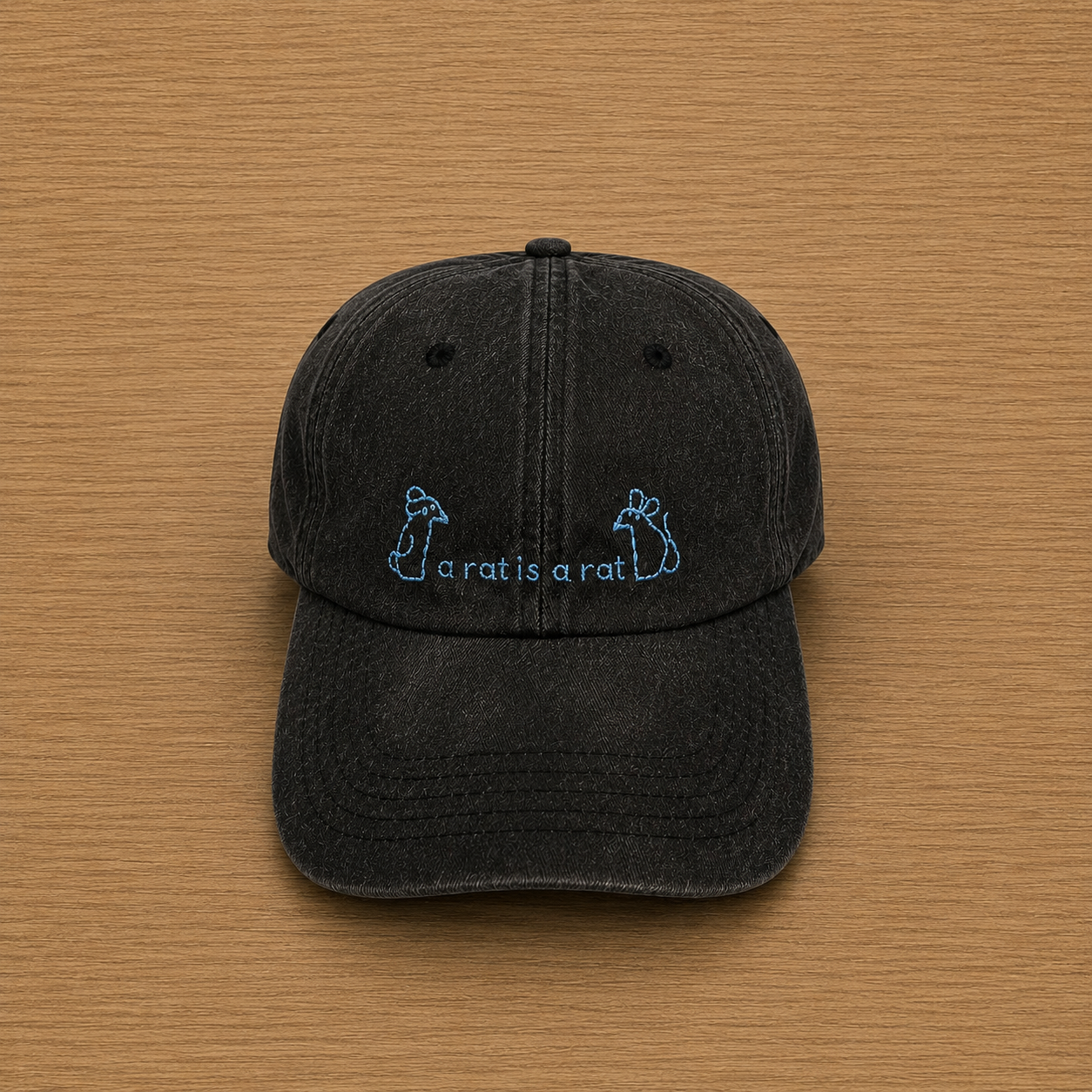 Gorra color gris oscuro con a rat is a rat bordado a mano
