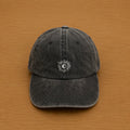 Gorra gris oscuro con sol bordado a mano