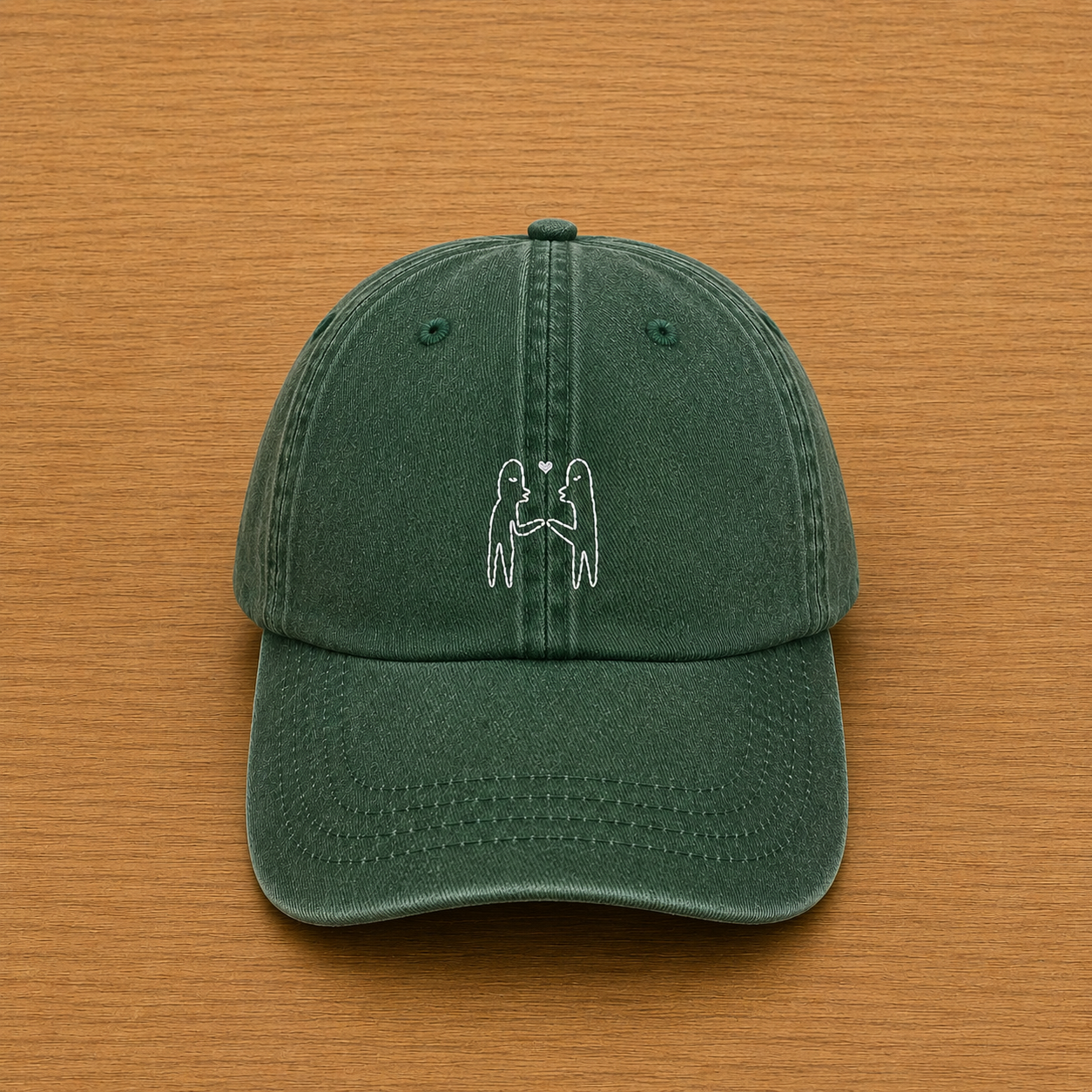 Casquette vert forêt avec baiser brodé à la main