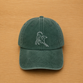 Gorra color verde bosque con galgo bordado a mano