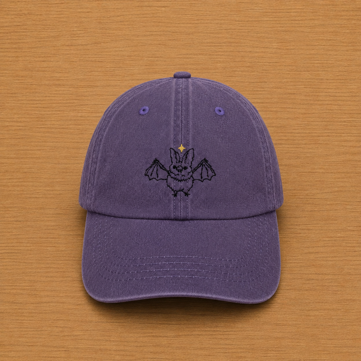 Gorra color morado con murciélago bordado a mano